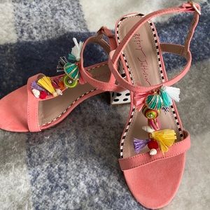Betsy Johnson Coral Sandals 👡. EUC! 💕